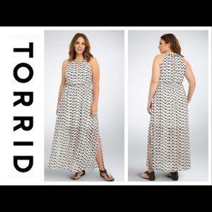 Torrid black and white arrow chiffon maxi dress size 2